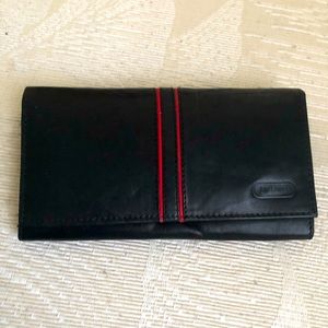 By Lupo Wallet.